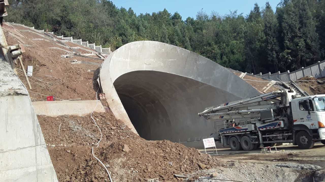 成贵线15标代家坡隧和区间路基